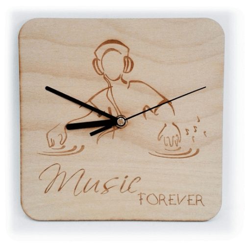 Egyedi gravírozott falióra készítés